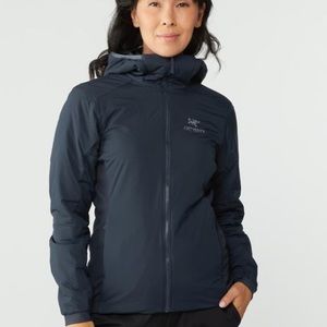 Arc’Teryx Women’s Atom LT Insulated Hooded Jacket size Medium- Navy Blue